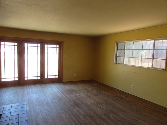 5th image of 3821 Delamar Ave NE