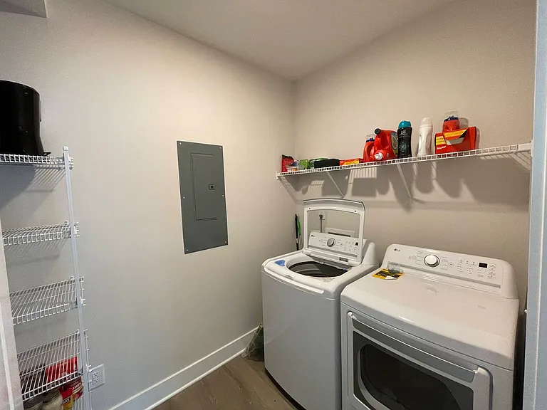106 N Benjamine St — Photo 9