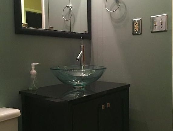 Beautifully updated full bath.