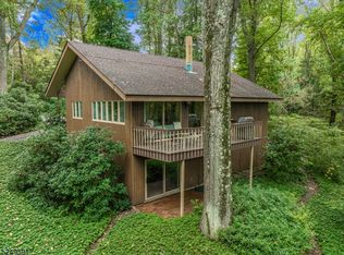 2 Wineberry Ln, Milford, NJ 08848