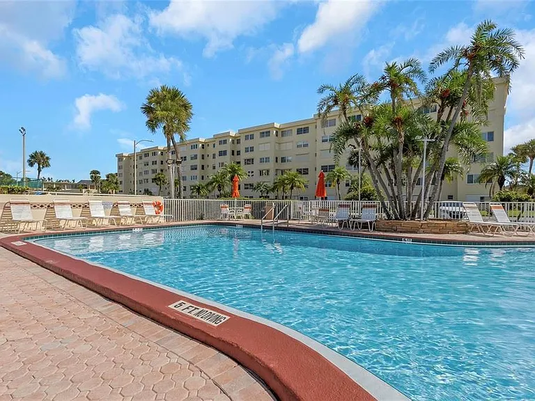 4700 Cove Cir #107 — Photo 42