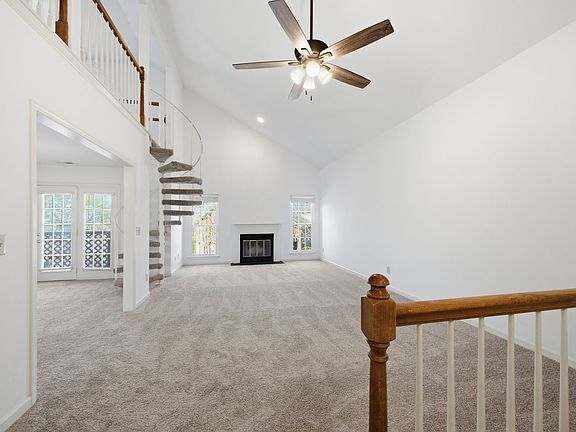 5th image of 250 Glenstone Cir