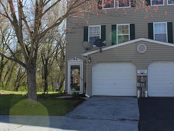 3rd image of 30 Petersburg Ln