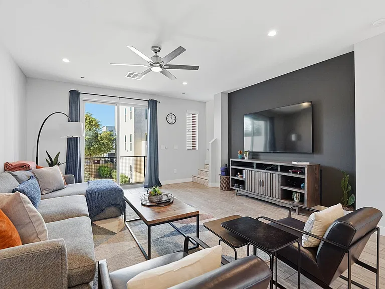 820 N 8th Ave #17 — Photo 9