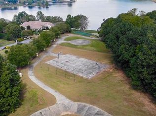 1521 46th Ave NE, Hickory, NC 28601