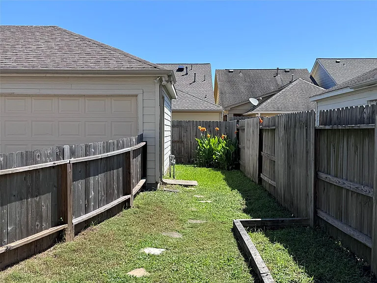 29726 Sullivan Oaks Dr — Photo 18