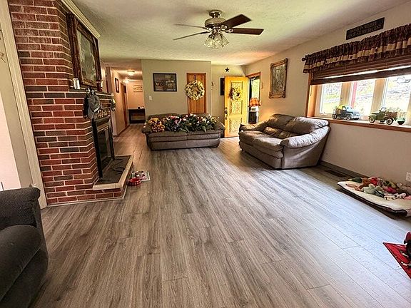 4th image of 4583 Coal River Rd