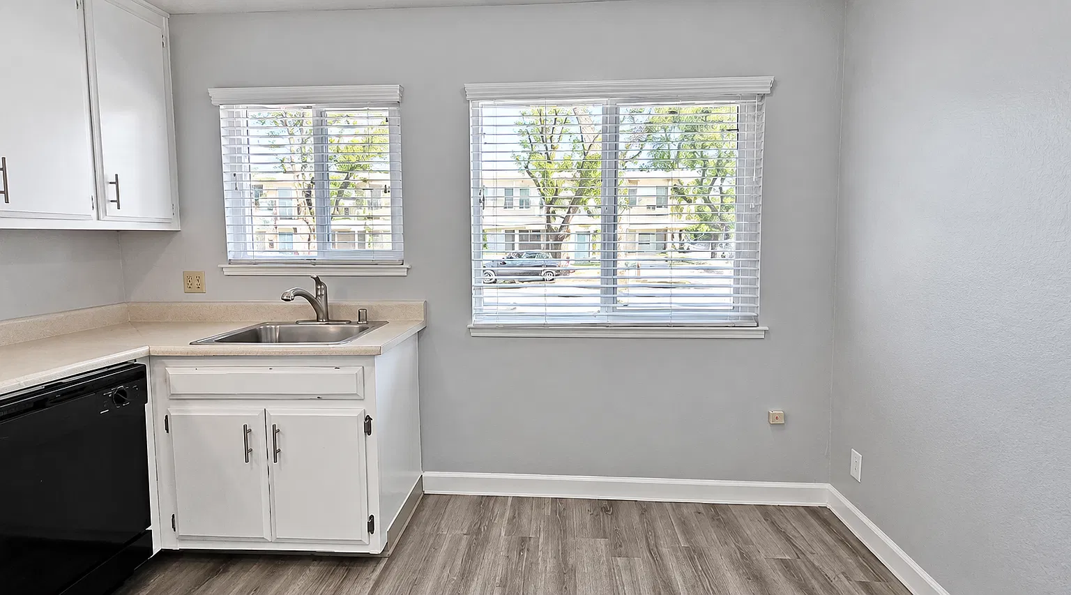 2 bed, 1000 sqft, $1,895 — Photo 4