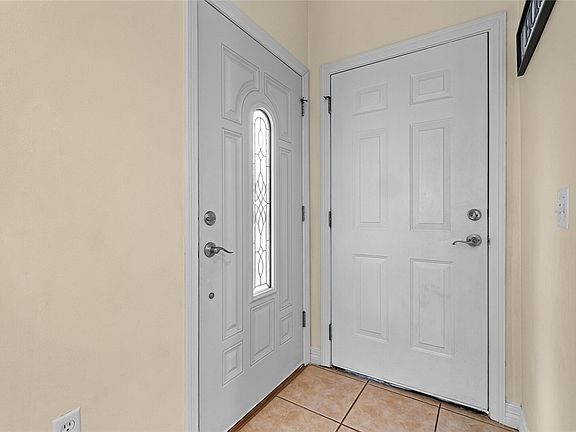 5th image of 904 W Dixson St