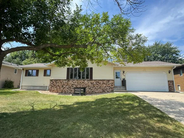 500 Deschepper St, Marshall, MN 56258