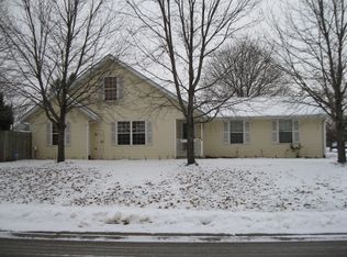 2221 Alongi Ln, Beloit, WI 53511