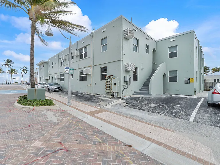 1901 N Surf Rd — Photo 7