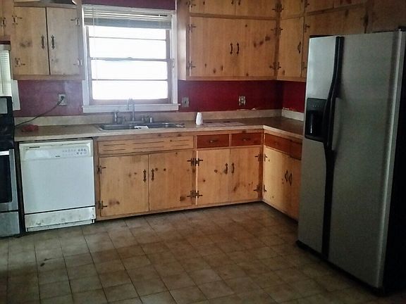 4th image of 4119 Hawthorne Dr