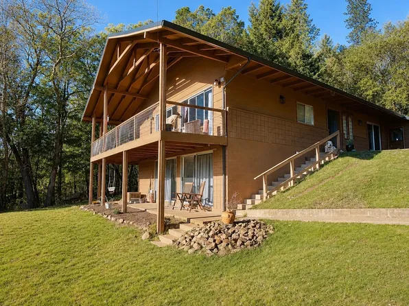 2595 E Evans Creek Rd, Rogue River, OR 97537