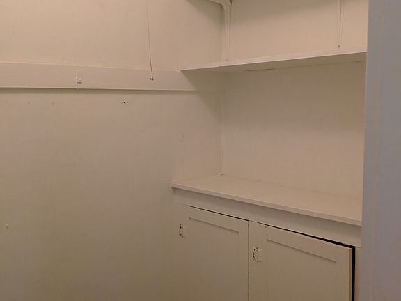5th image of 4406 Holly St