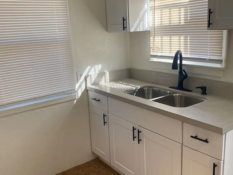 10 W Rillito St — Photo 16