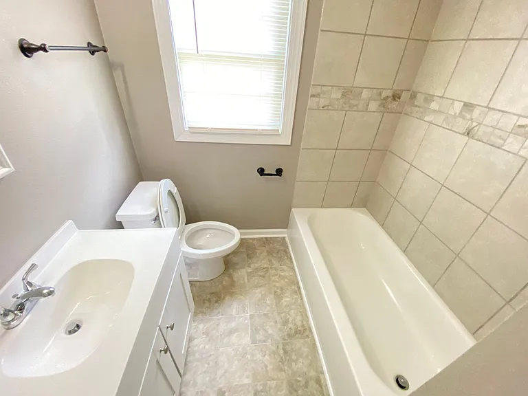 804 Shamrock Dr — Photo 6