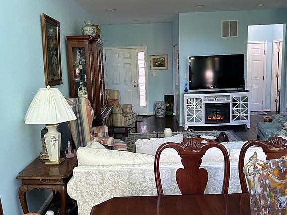 3rd image of 3120 Woodspring Dr