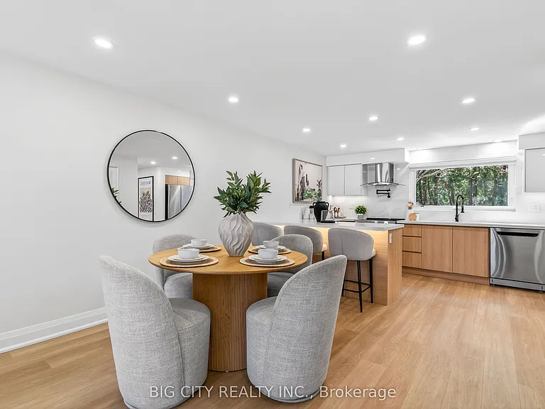 26 Carondale Cres — Photo 11