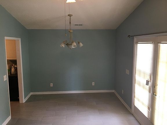 3rd image of 104 Sunshine Ln Unit B