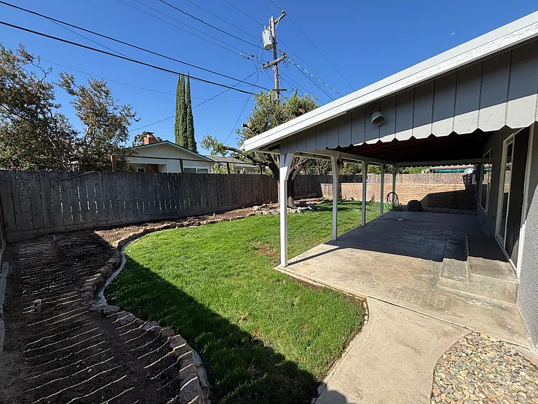 1903 W Fountain Way — Photo 21