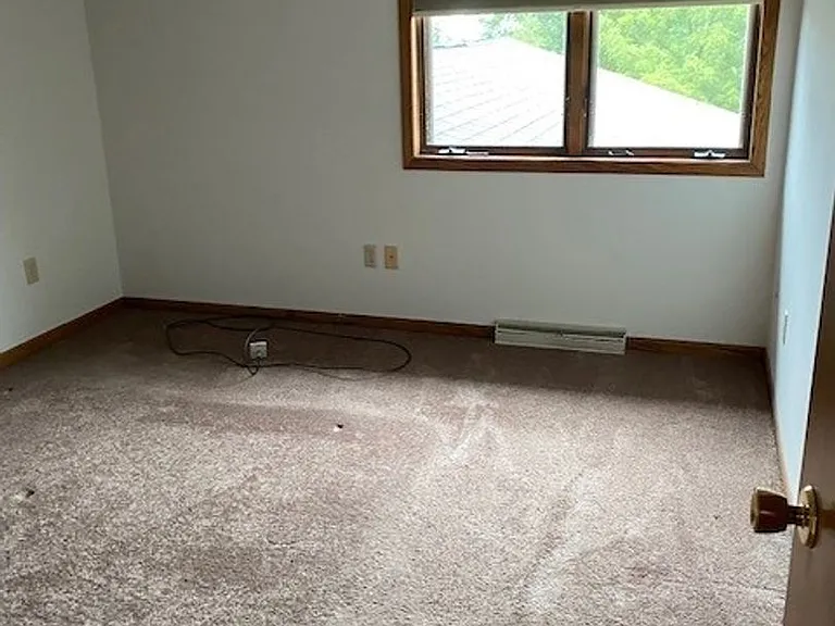 700 Meadow Park Dr — Photo 3