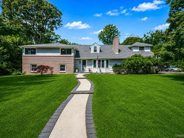 3 Oak Court, Hampton Bays, NY 11946