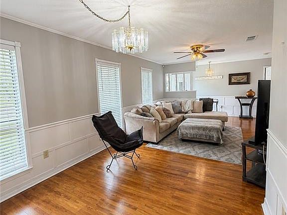 3rd image of 616 Wall Blvd