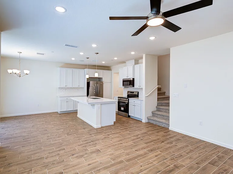 1498 Vintage Ln — Photo 7
