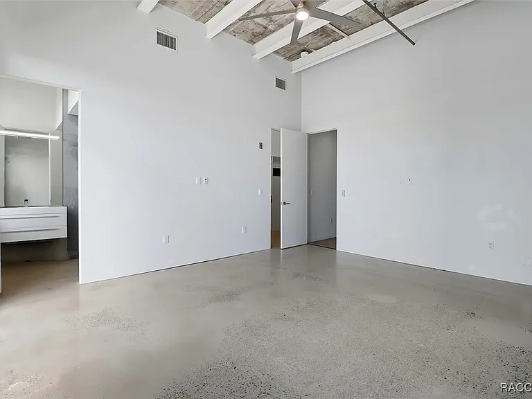 302 SE Broadway St #460 — Photo 23