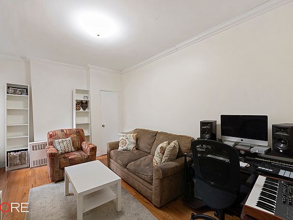 3rd image of 4 W 101st St APT 54