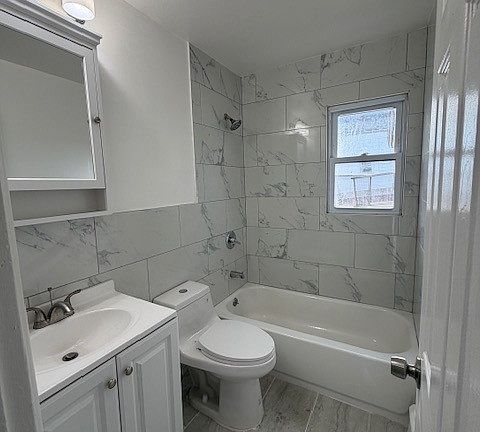 5th image of 16 Silkman Pl #2R