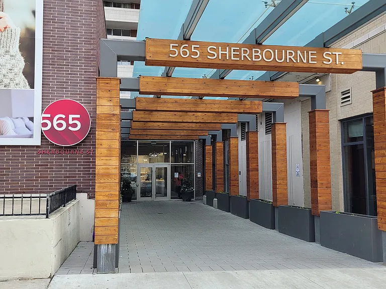 565 Sherbourne St — Photo 3
