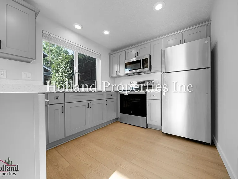 9055 SW Sagert St — Photo 7