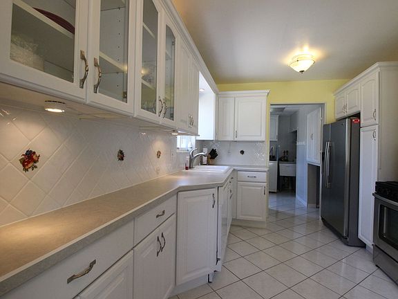 4th image of 22942 Hoffman St