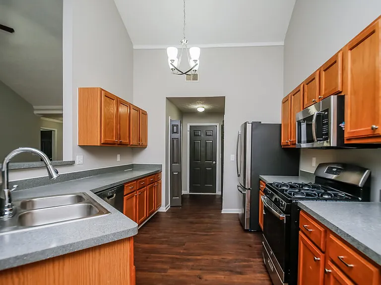 7065 Springgrove Ct — Photo 5