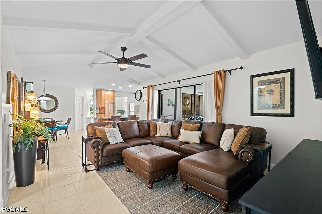 3 bed, 2.0 bath, 1942 sqft, $3,500 — Photo 4