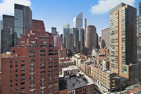 Rented by R New York | media 9