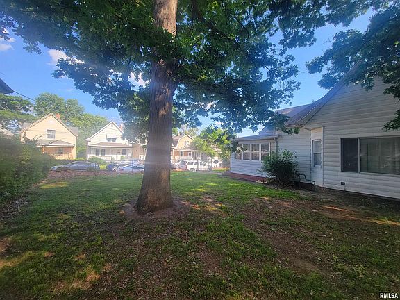 2nd image of 223 NE Rock Island Ave