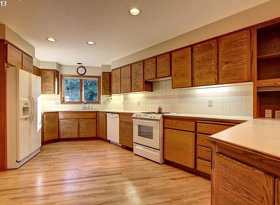 4th image of 3873 SE Pine St