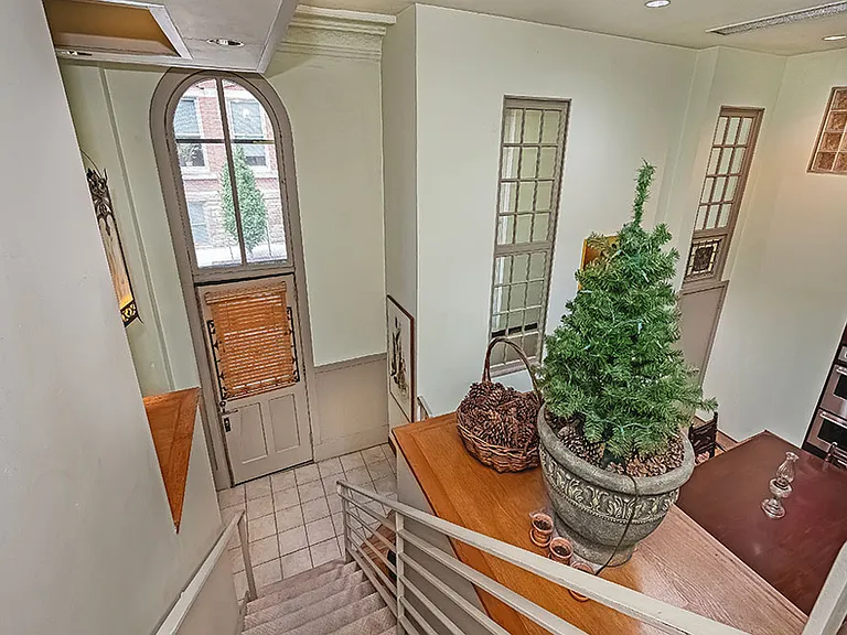 900 Bingham St — Photo 2