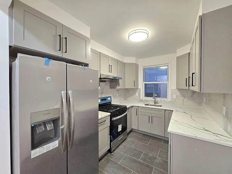 12 Grimsby St #2A — Photo 1