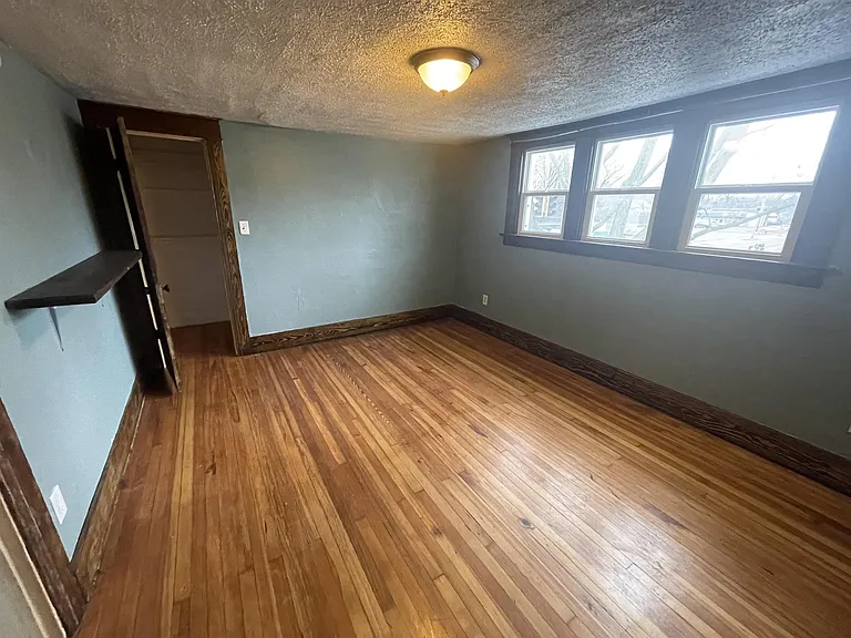 329 S Clemens Ave — Photo 8