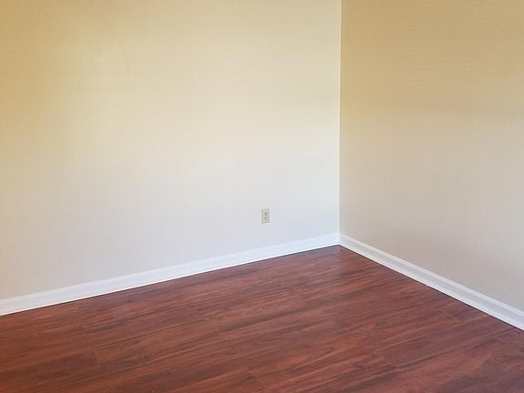 4th image of 143 Angela Dr #A