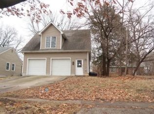 4017 Cambridge St, Des Moines, IA 50313