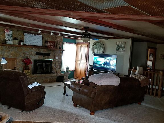 Living Room/fireplace