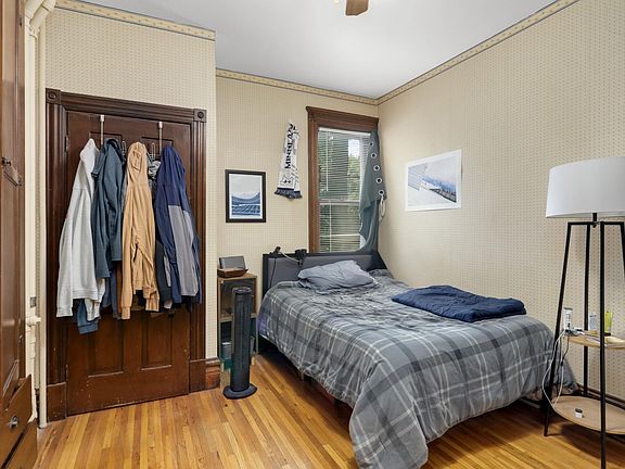 5th image of 330 4th St NE