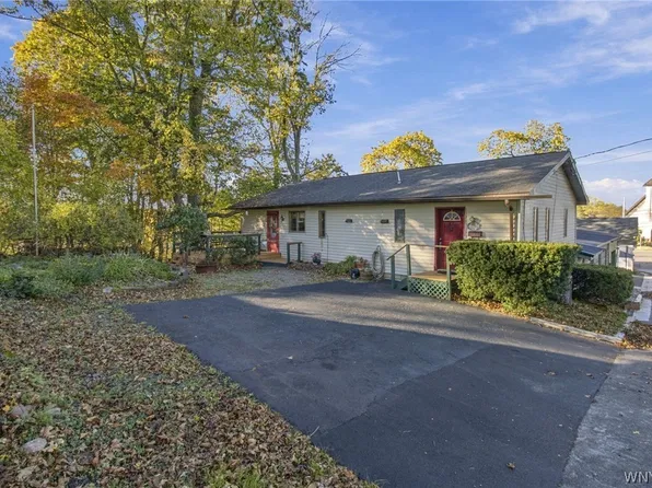 4920 Academy St, Clarence, NY 14031