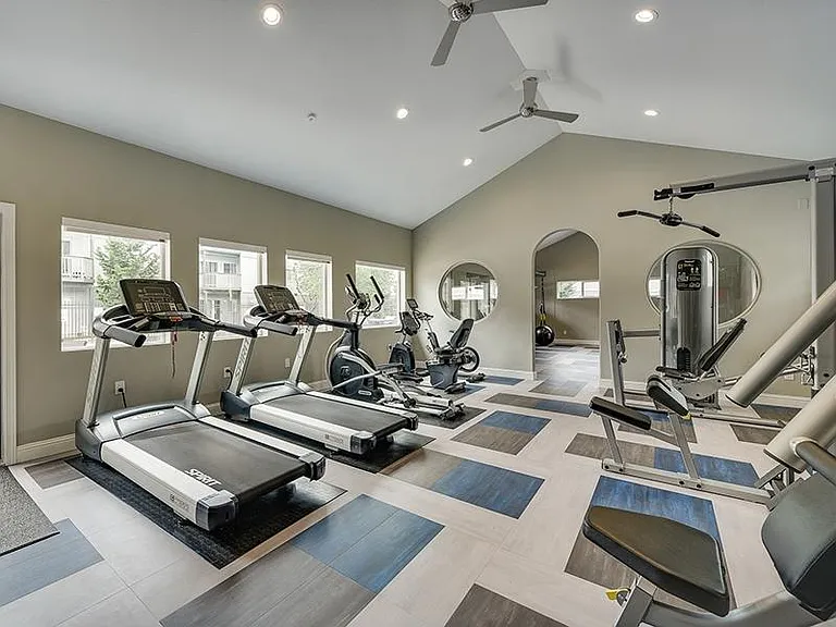 24 hour/7 days - Gym