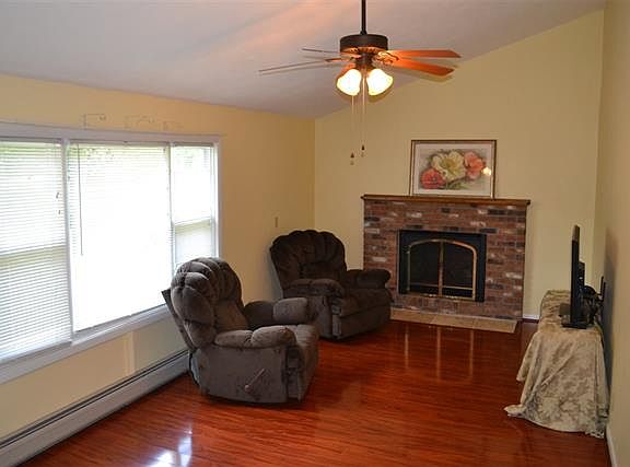 4th image of 4 Firestone Ln